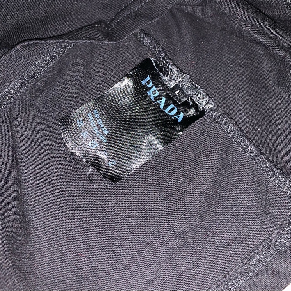vintage PRADA Milano embroidered logo luxury brand t-shirt - Picture 6 of 6